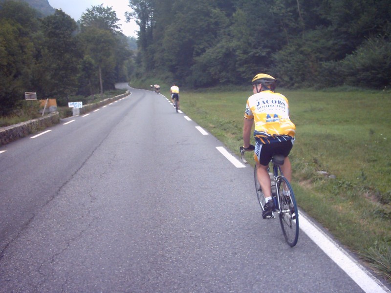 John Op Eigen Tempo Naar Tourmalet
John was Herman voor en rijdt nog iets verder daarachter.

