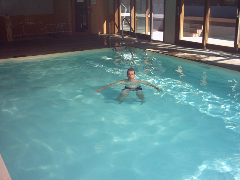 Hale In Pool-Position
Een zwembad als verfrissing is veel aangenamer dan een douche.
