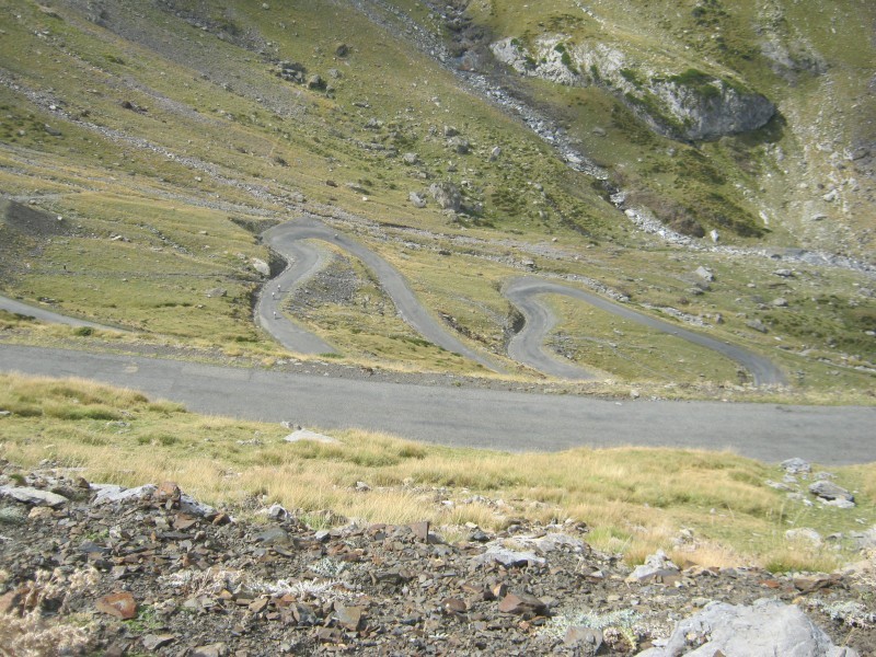 Afdaling Cirque de Troumouse
De nietige stipjes in de diepte zijn Nissorappers in de afdaling
