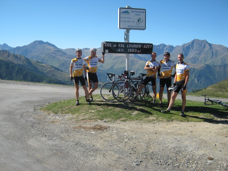 Col d'Azet (1)
Op de achtergrond ligt de klim naar het skidorp van Pla d'Adet, waar Lucien Van Impe de fundamenten legde voor de laatste Belgische tourzege totnogtoe.
