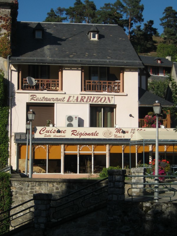 Arreau - restaurant L'Arbizon
In restaurant L'Arbizon werden we elke avond vriendelijk en gastvrij onthaald. Het was er gezellig tafelen bij een goed glas wijn.
