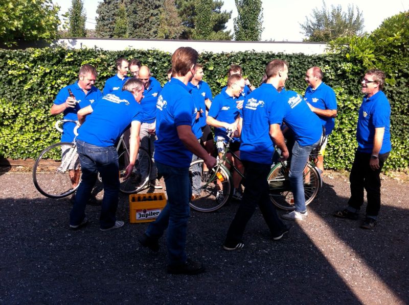 ChangÃ©
Na elke groepsfoto volgt er even een chaosmoment als we moeten wisselen van plaats voor de tweede foto.
