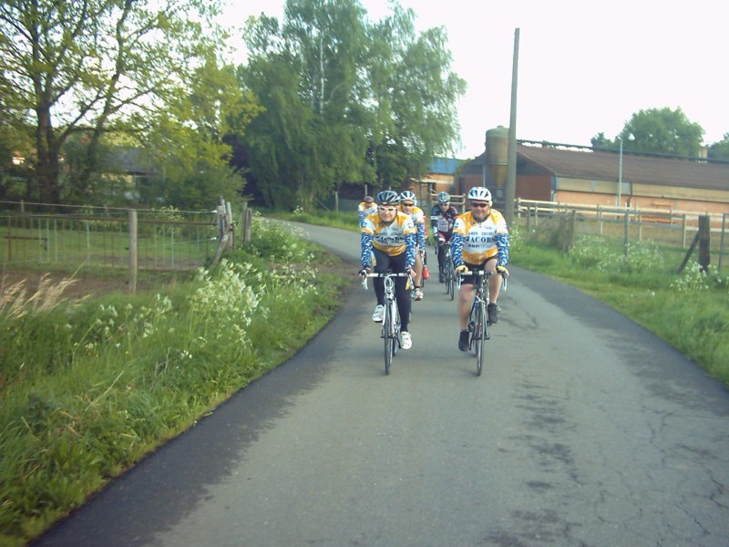 Samen Starten
De voltallige groep A's en B's rijdt samen van den Don naar de eigenlijke start aan de chirolokalen van Heist-Zonderschot.
