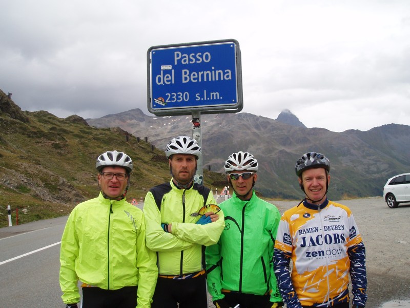 Passo del Bernina
Met lichte miezerregen bereiken we de top van de Passo del Bernina
