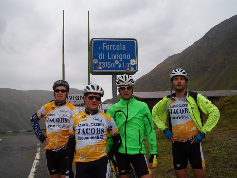 Forcola di Livigno
Terwijl het weer als maar slechter wordt pikken we onderweg naar Livigno nog snel deze col mee.
