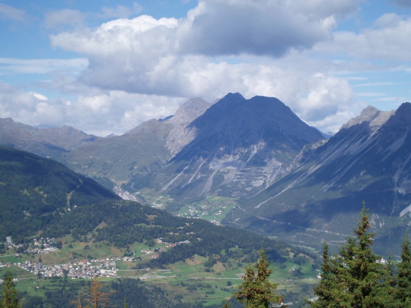 Torri di Fraele
Een mooi panoramisch zicht op de haarspeldbochten naar Torri di Fraele vanaf Bormio 2000
