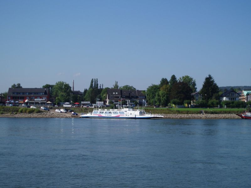 De overzet in Linz am Rhein
De rijnveren bleken een geliefd vervoersmiddel tijdens deze reis.
Raf 5x, Pit en Eggie 4x, Gere 2x en Danny en Johnny 1x
