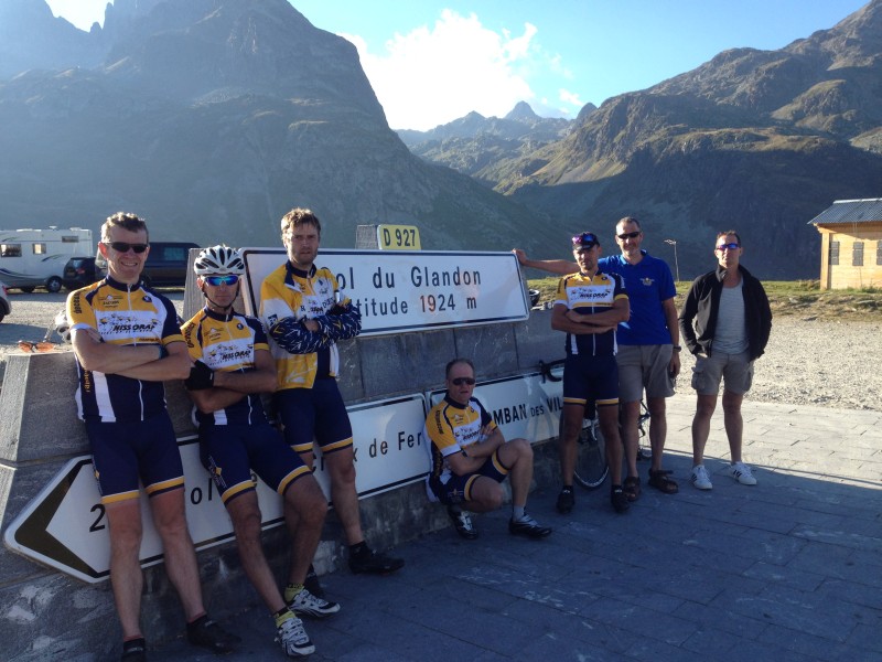 Moe maar fier op de Col du Glandon met onze begeleiders