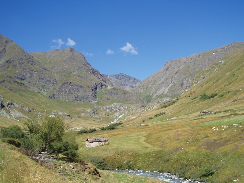 De afdaling van de Iseran (6)
De prachtige vallei halfweg de beklimming van de Iseran.
