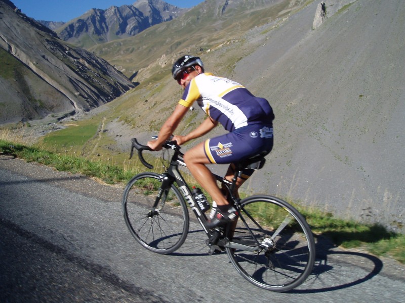 Jokke beklimt de Galibier
Tot aan Plan Lachat valt de beklimming van de Galibier goed mee en is er wat tijd om fototjes te nemen.
