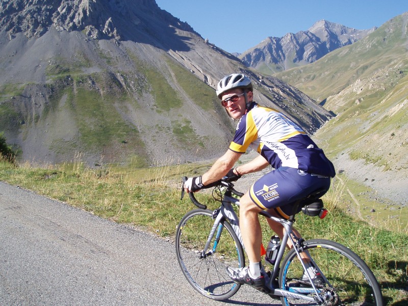 Johan beklimt de Galibier
Raf, Johan en Jokke begonnen als eerste aan de klim van de Galibier en bleven rustig samen tot Plan Lachat.
