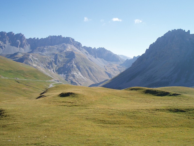 Onderweg op de Galibier
Fantastisch landschap inclusief rondcirkelende vale gieren!
