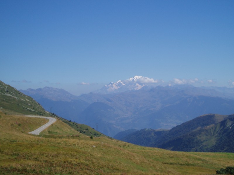 Zicht op de Mont Blanc
Boven op de Col de la Madeleine heb je bij helder weer een prachtig zicht op de Mont Blanc.
