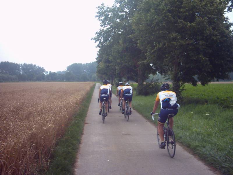 Van Neerhespen naar Orsmaal
De Kleine Gete volgend rijden van het een dorpje naar het andere, langs kleinere wegen, prachtig uitgestippeld door Pit.
