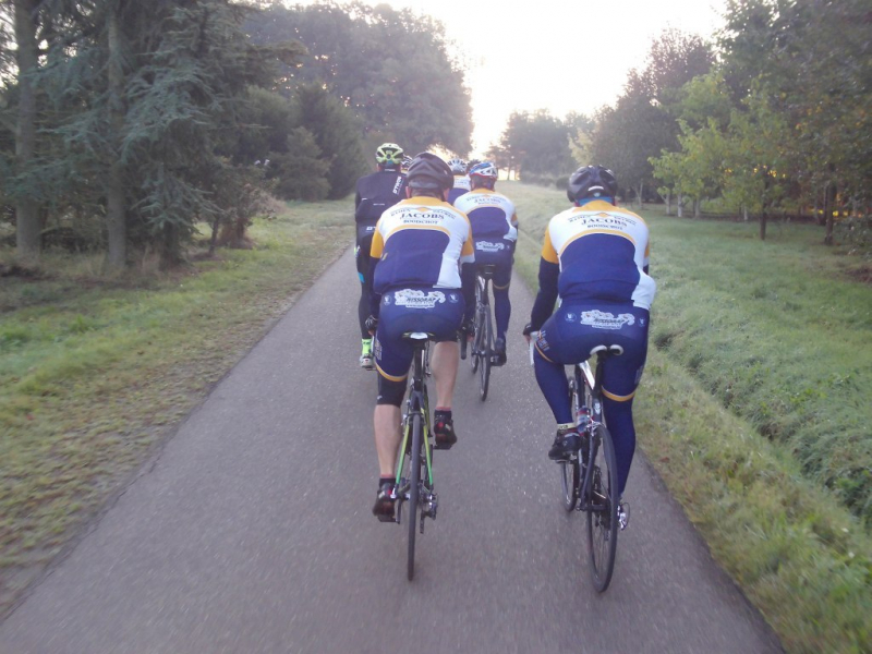 Vertrek Via Booischot 1
We vertrokken inderdaad via Booischot naar de Paalse Plas, maar de foto is wel genomen aan de boomkwekerij van Arbor in Houtvenne.
