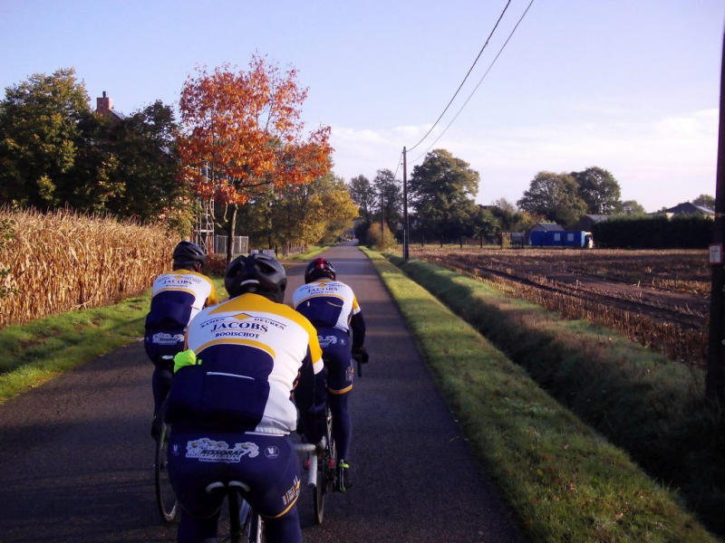 Molenstraat (Eindhout) 1
Met de wind vanachter is het vlot rijden.
