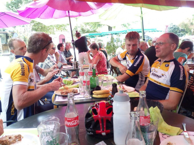 Nissorap Aan Tafel 3
