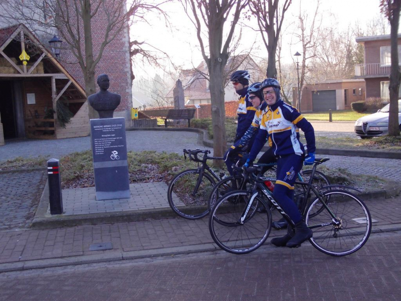 Borstbeeld Raymond Impanis In Berg 2
Doel van de rit: het borstbeeld van Raymond Impanis in Berg, deelgemeente van Kampenhout
