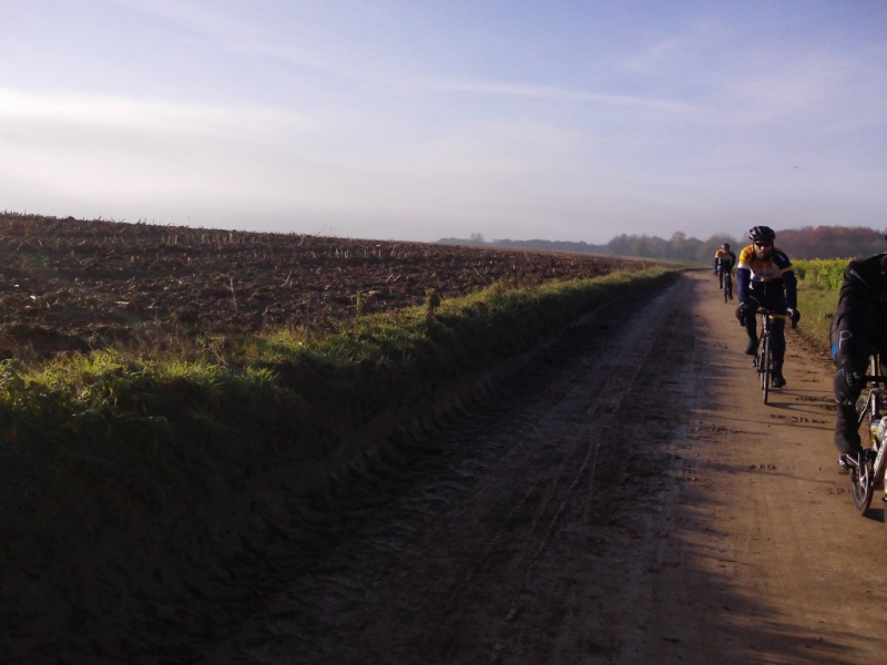 Veldweg Langestraat Van Neerijse naar Bertem
Verderop was het slijk breed over de weg niet proper te doorploegen.
