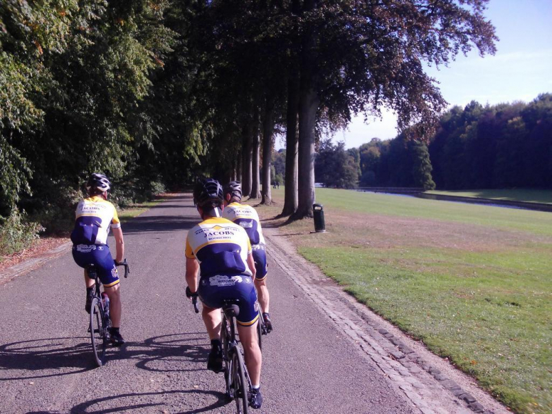 Keizerinnedreef Park Van Tervuren 2
Er liggen veel snelheidsremmers en er flanneert toch wel wat volk
