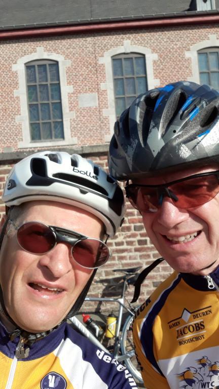 Selfie Met Kogel In De Kerk Van Neerhespen
Johan en Pit rijden een voorbereidingsrit op de reis naar Oostenrijk van volgende week tot diep in het Hageland achter Tienen.

