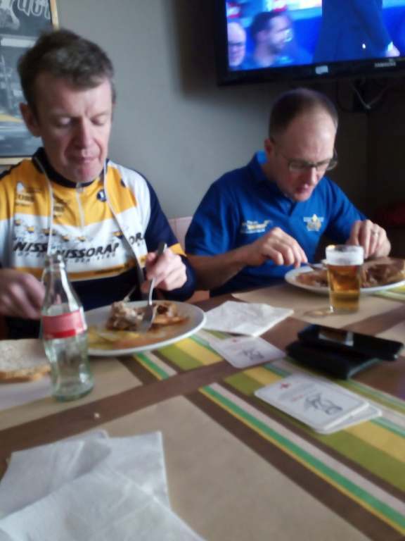 Kieken eten
en dat smaakt
