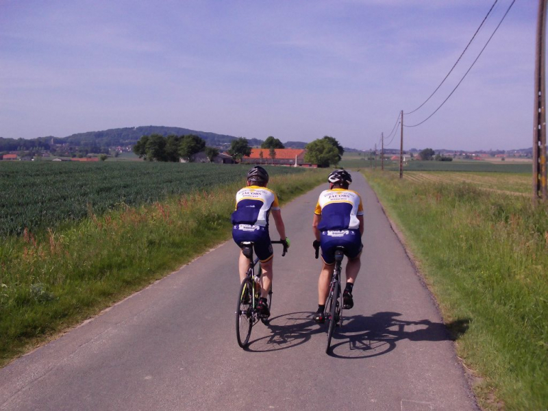 Naar Kemmelberg 2
Maar ook weer een wit, stenen monument.
