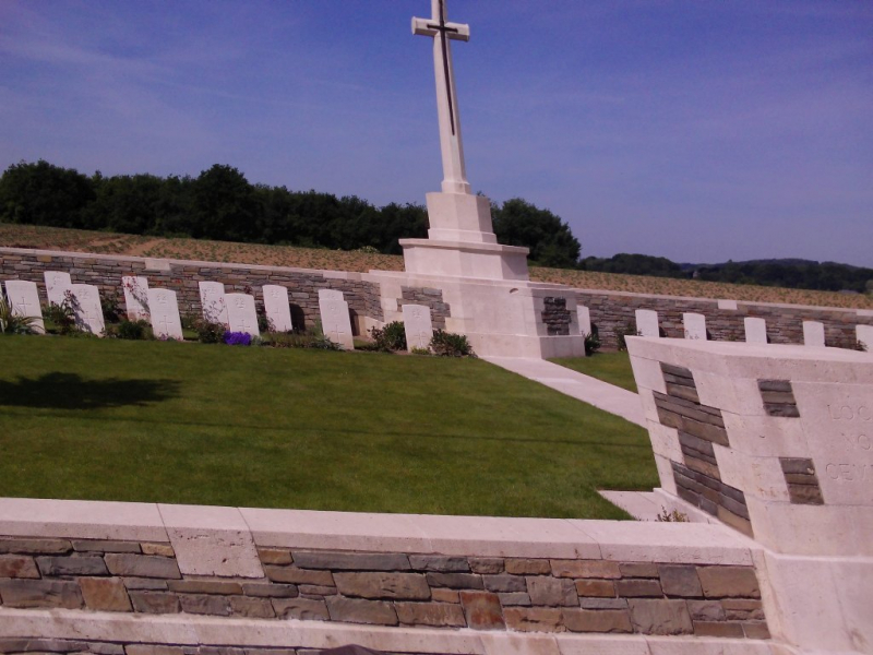 Lockre No.10 Cemetry (Loker)
En we passeerden dit kerkhof (WO1). Alle info hier : [url=https://nl.wikipedia.org/wiki/Locre_No.10_Cemetery]Locre No.10 Cemetery[/url]

