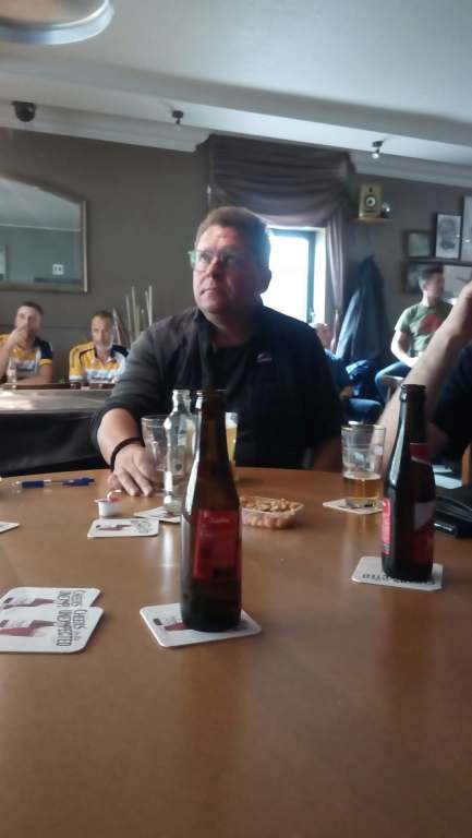 Wim geconcentreerd
Wim volgt het WK
