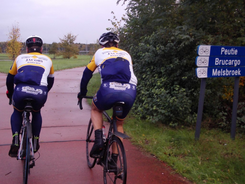 Parcoursaanpassing Zaventemrit
In plaats van de passage langs een wijk, een sporthal en een druk rondpunt, kunnen we sinds een tijdje langs een speciale fietsbrug rijden  zonder veel oversteken en steeds op een vrijliggend fietspad
