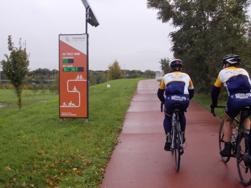 Langs Fietsbrug Met Teller
Johan zal vandaag passant 56 worden, Raf de 57e, Hale en Pit de 58e en 59e.
